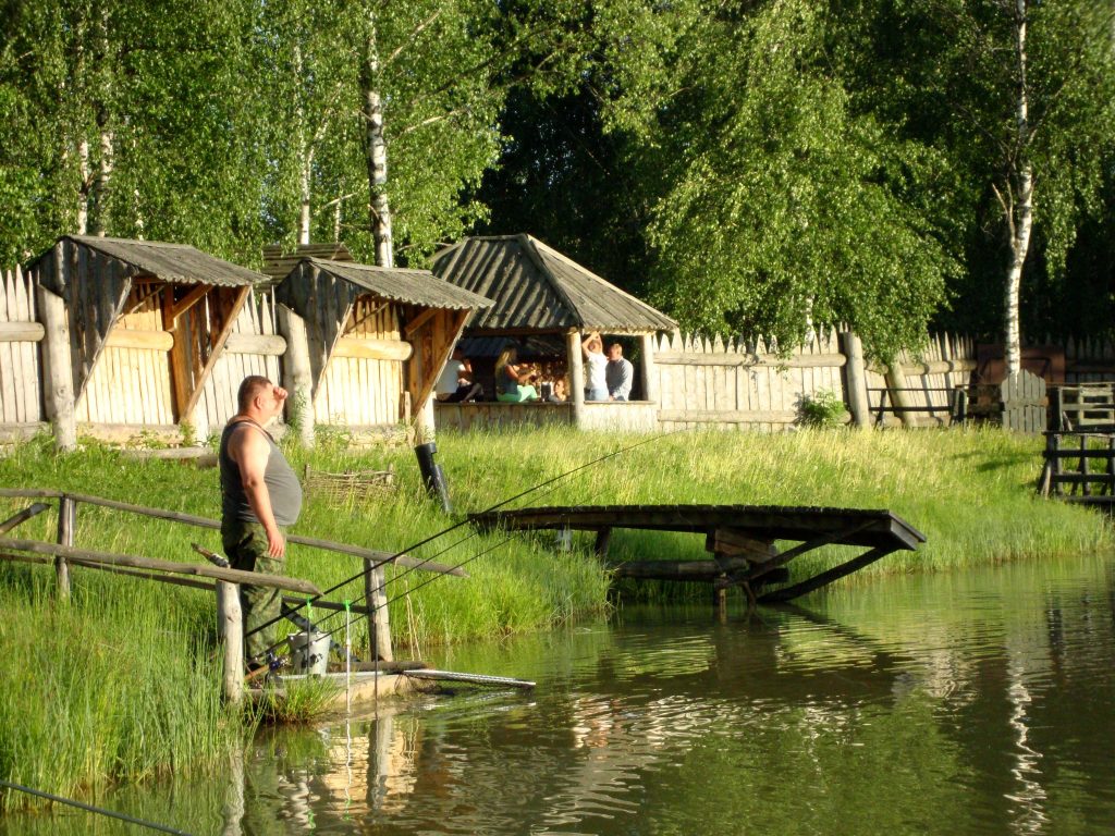 Рыбалка с проживанием в экодомиках на базе отдыха «Львово» в Подмосковье Рыбалка с проживанием в экодомиках на базе отдыха «Львово» в Подмосковье